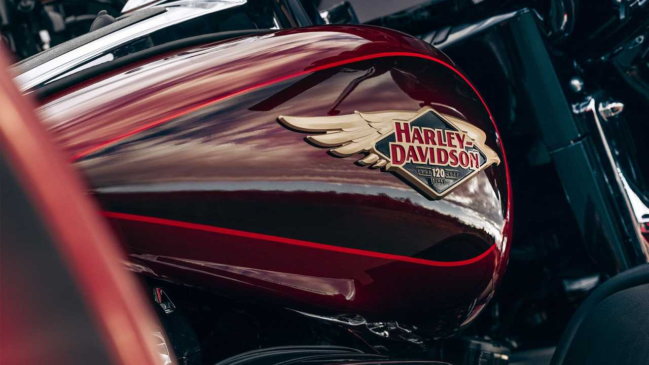 https://www.motorcyclesdata.com/wp-content/uploads/2023/08/2023-harley-davidson-120th-anniversary-models-main.jpg
